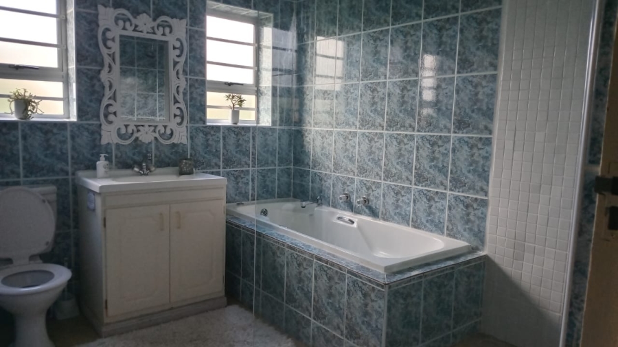 4 Bedroom Property for Sale in Bettys Bay Western Cape